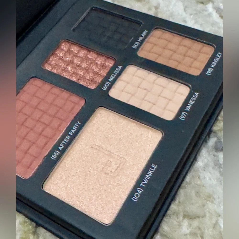 Doucce On The‎ Go Palette- 4 Eyeshadows, 1 Highlighter & 1 Blush (Sealed)